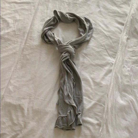 GAP Grey Ruffle Scarf - Picture 2 of 4